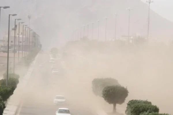 أمطار رعدية ورياح عاصفة تضرب المملكة: تفاصيل طقس الأربعاء المثير أمطار رعدية ورياح عاصفة تضرب المملكة- تفاصيل طقس الأربعاء المثير