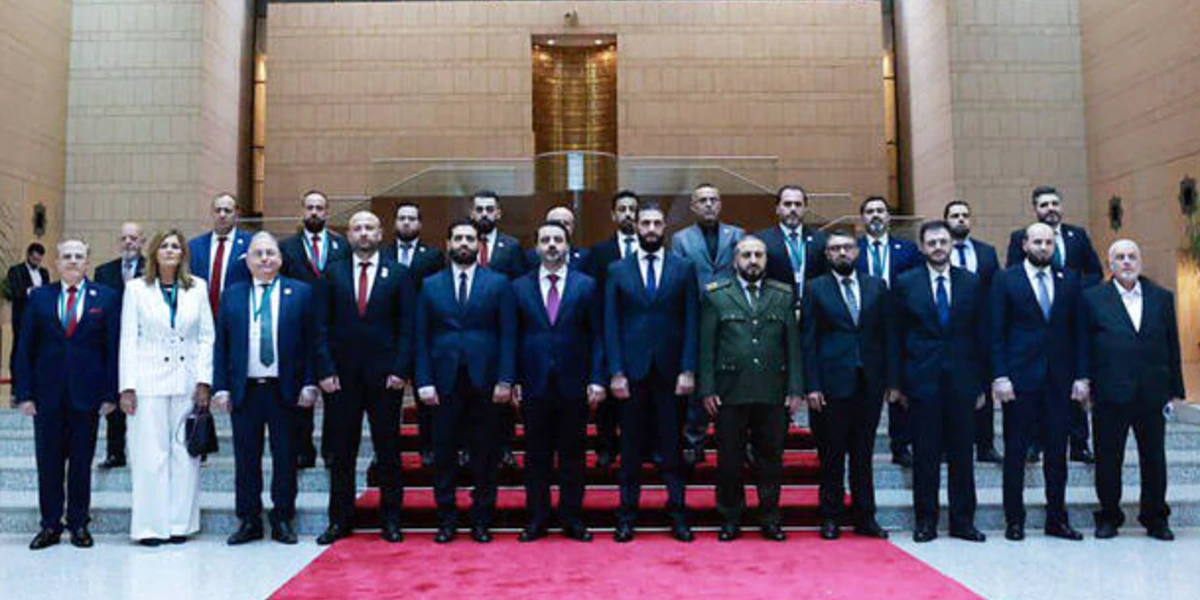 الحكومة السورية الجديدة- لن تكون قادرة على إرضاء الجميع، الرئيس الانتقالي يواجه تحديات التنوع والانتقادات.