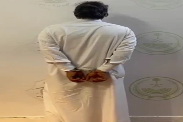 شرطة الدوادمي تلقي القبض على مواطن لنشره محتوى يهدد النظام العام شرطة الدوادمي تلقي القبض على مواطن لنشره محتوى يهدد النظام العام